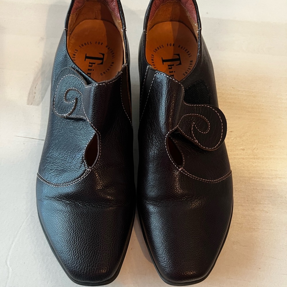 Think! Like new leather pumps with Velcro closure.
